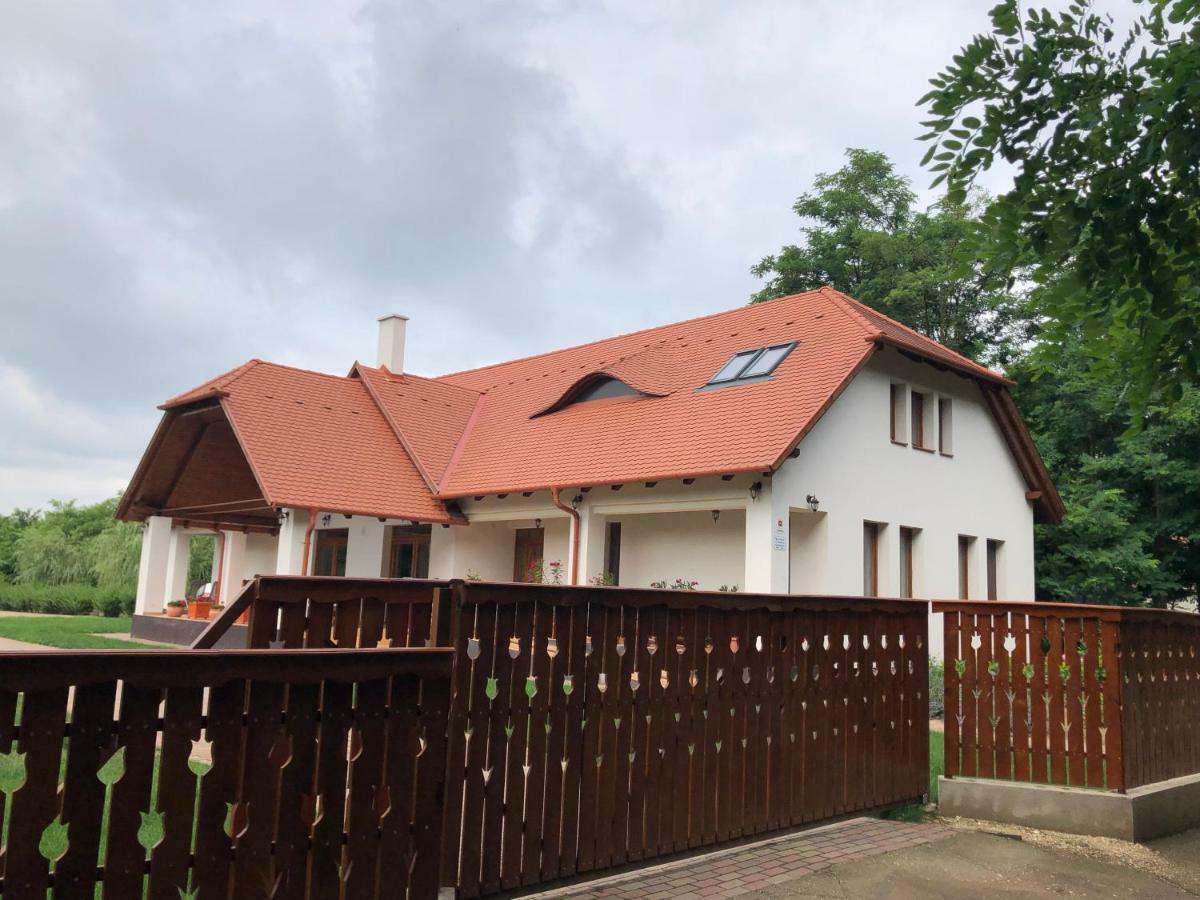 Kiscsere Vendeghaz Kallosemjen Exteriér fotografie